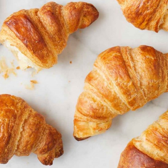 Bax 30 Croissante cu Crema de Cacao si Vanilie, 80 g, Croissant Umplut cu Crema de Cacao si Vanilie, Croissant Crema de Cacao si Vanilie, Croissant Cacao si Vanilie, Croissant Magura, Corn cu Crema de Cacao, Corn Cacao, Corn Vanilie, Croissante Magura
