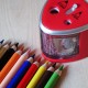 Ascutitoare Dubla Electrica Daco, cu Baterii si Container, pentru Creioane de 6/12 mm, Plastic, Rosie, Ascutitoare Electrica pentru Creioane, Ascutitoare cu Container, Ascutitoare cu Baterii, Ascutitoare de Creioane Electrica