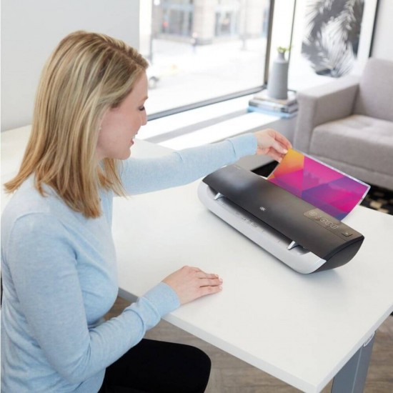 Laminator A4 GBC Fusion 3000L, Folie 80-125 Microni, Timp Incalzire 1.5 min, Viteza Laminare 30 Sec, Culoare Neagra, Masina de Laminat, Laminator pentru Documente A4, Aparat de Laminat GBC Fusion 3000L, Aparat de Laminat A4