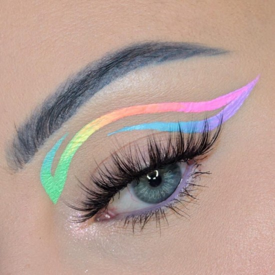 Creion de Ochi MISS SPORTY, 300 Holo Green, 1.2 g, Creion pentru Ochi, Creion Contur Ochi, Eyeliner, Creion Verde pentru Ochi, Creion pentru Conturarea Ochilor, Creion Verde pentru Contur Ochi, Creion de Ochi Verde Pastel