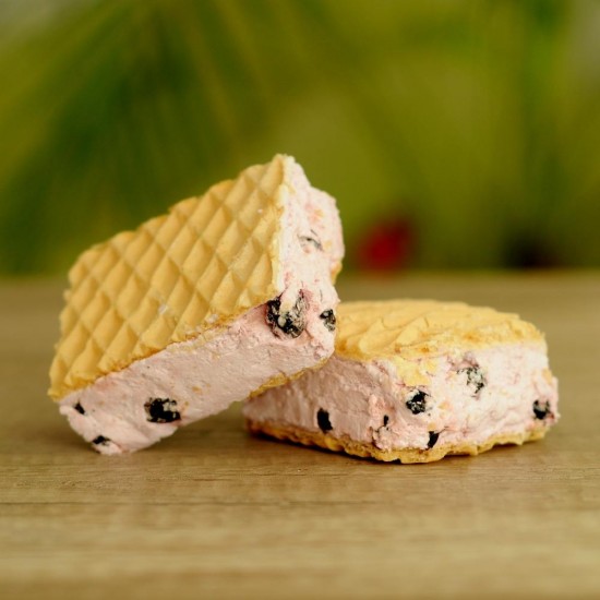 Nuga cu Miere si Coacaze Feleacul, 65 g, Nuga cu Coacaze, Nuga cu Fructe, Nougat cu Miere, Nougat cu Fructe, Dulciuri Nuga, Dulciuri Nougat, Dulciuri Feleacul, Nuga Desert, Desert Nuga, Nuga Fructe, Nuga Bucati de Fructe, Nuga Miere, Nuga Dulce